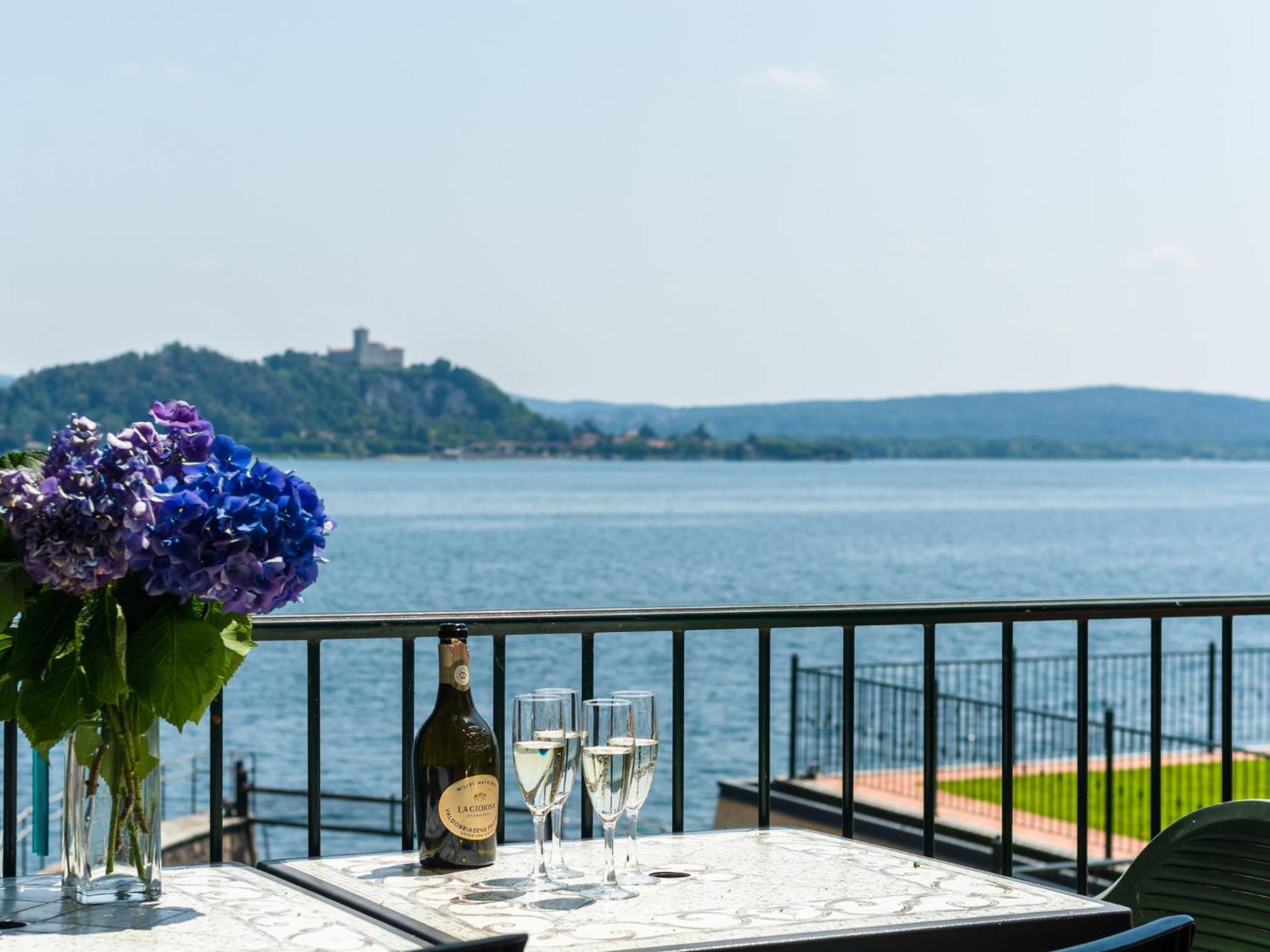 Residence Villa Greta Meina Kültér fotó